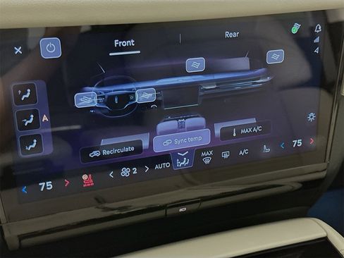 Used 2025 Lincoln Navigator Reserve image 16