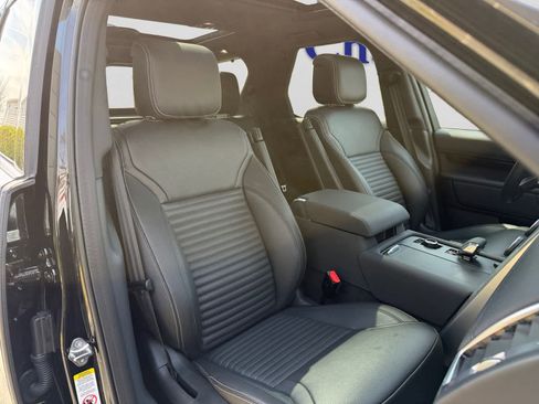 Used 2025 Land Rover Discovery S AWD/4WD image 8