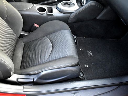 Used 2015 Nissan 370Z Coupe image 26