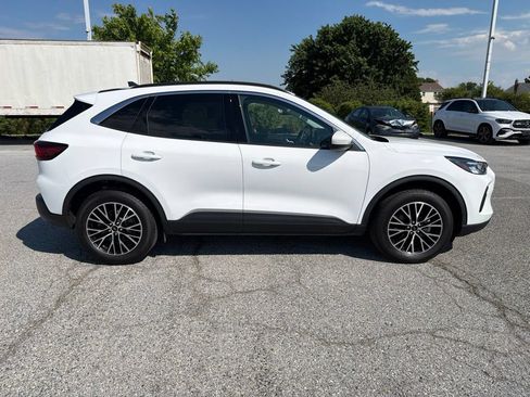 Used 2023 Ford Escape SE FWD image 6