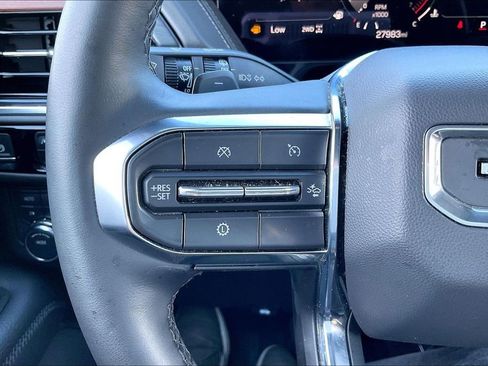 Used 2025 GMC Yukon Denali image 18