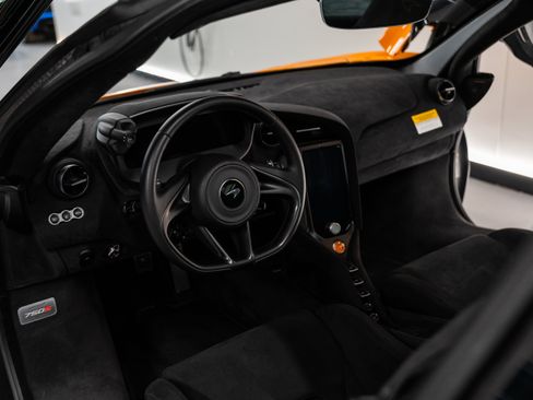 Used 2025 McLaren 750S RWD image 26