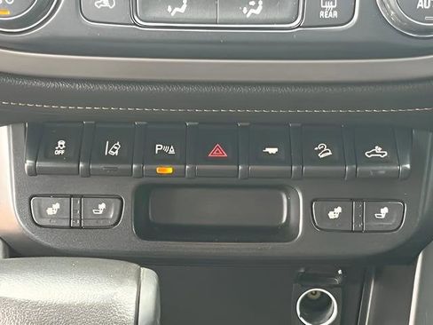 Used 2021 GMC Canyon AT4 w/ Driver Alert Package AWD/4WD image 25