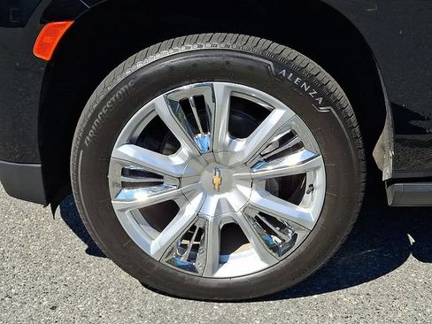 Used 2023 Chevrolet Suburban High Country AWD/4WD image 8