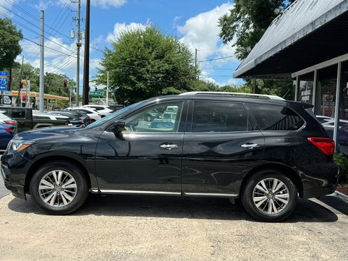 Used 2018 Nissan Pathfinder SL FWD image 4