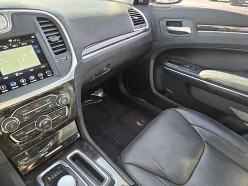 Used 2018 Chrysler 300 Limited w/ Safetytec Plus Group image 27