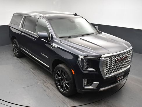 Used 2023 GMC Yukon XL Denali w/ Denali Reserve Package image 21