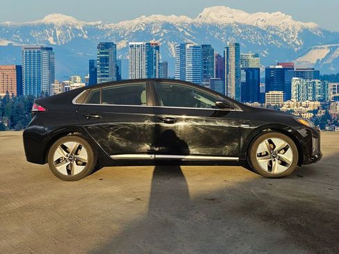 Used 2020 Hyundai Ioniq SEL image 8