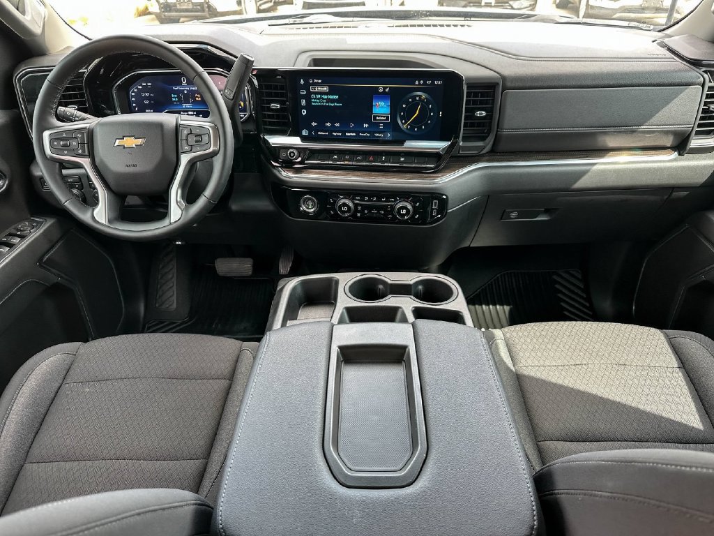 Used 2024 Chevrolet Silverado 1500 LT AWD/4WD image 11