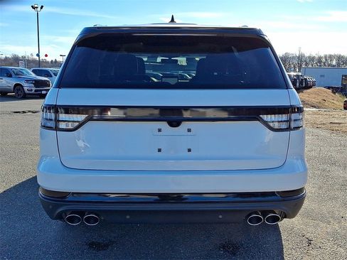 Used 2024 Lincoln Aviator AWD w/ Premium Package image 23