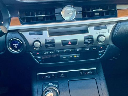 Used 2013 Lexus ES 300h ES 300h Sedan 4D image 16