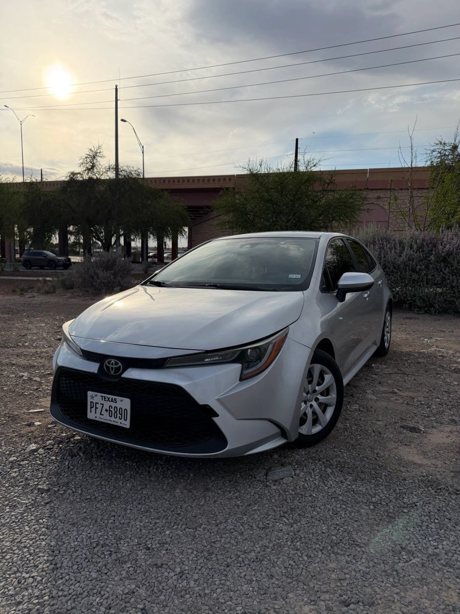 Used 2021 Toyota Corolla LE FWD image 1