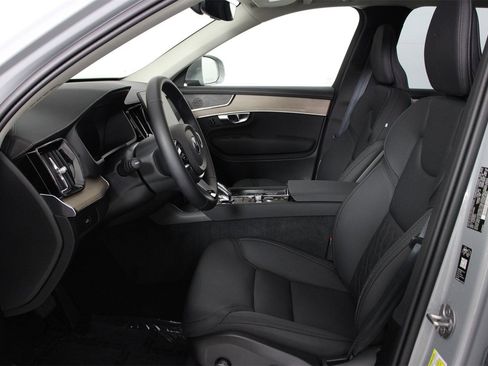 Used 2026 Volvo XC90 B6 Plus image 31