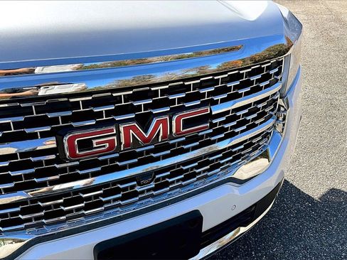 Used 2022 GMC Acadia Denali w/ Denali Technology Package image 29