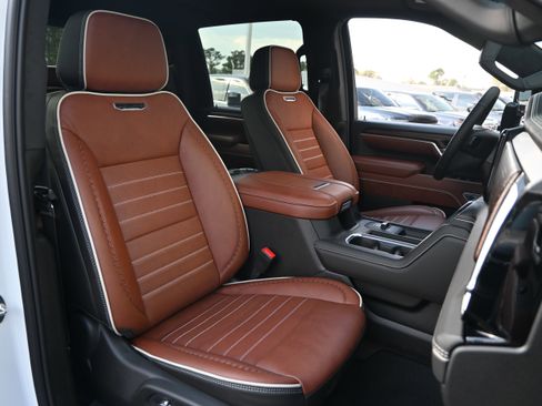 Used 2026 GMC Sierra 3500 Denali Ultimate AWD/4WD image 36