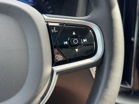 Certified 2025 Volvo XC60 B5 Plus image 19