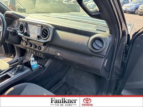 Used 2018 Toyota Tacoma TRD Sport w/ Technology Package image 16