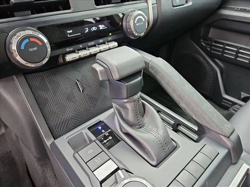 Used 2025 Toyota Tacoma SR5 AWD/4WD image 12