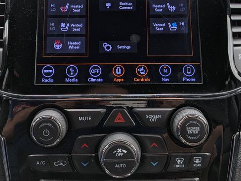 Used 2019 Jeep Grand Cherokee Overland AWD/4WD image 18