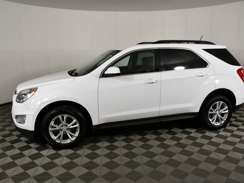 Used 2017 Chevrolet Equinox LT w/ Convenience Package AWD/4WD image 9