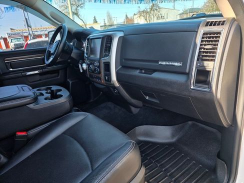 Used 2017 RAM 1500 Laramie image 25