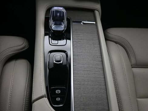 Used 2023 Volvo XC90 B6 Ultimate w/ Protection Package Premier AWD/4WD image 12