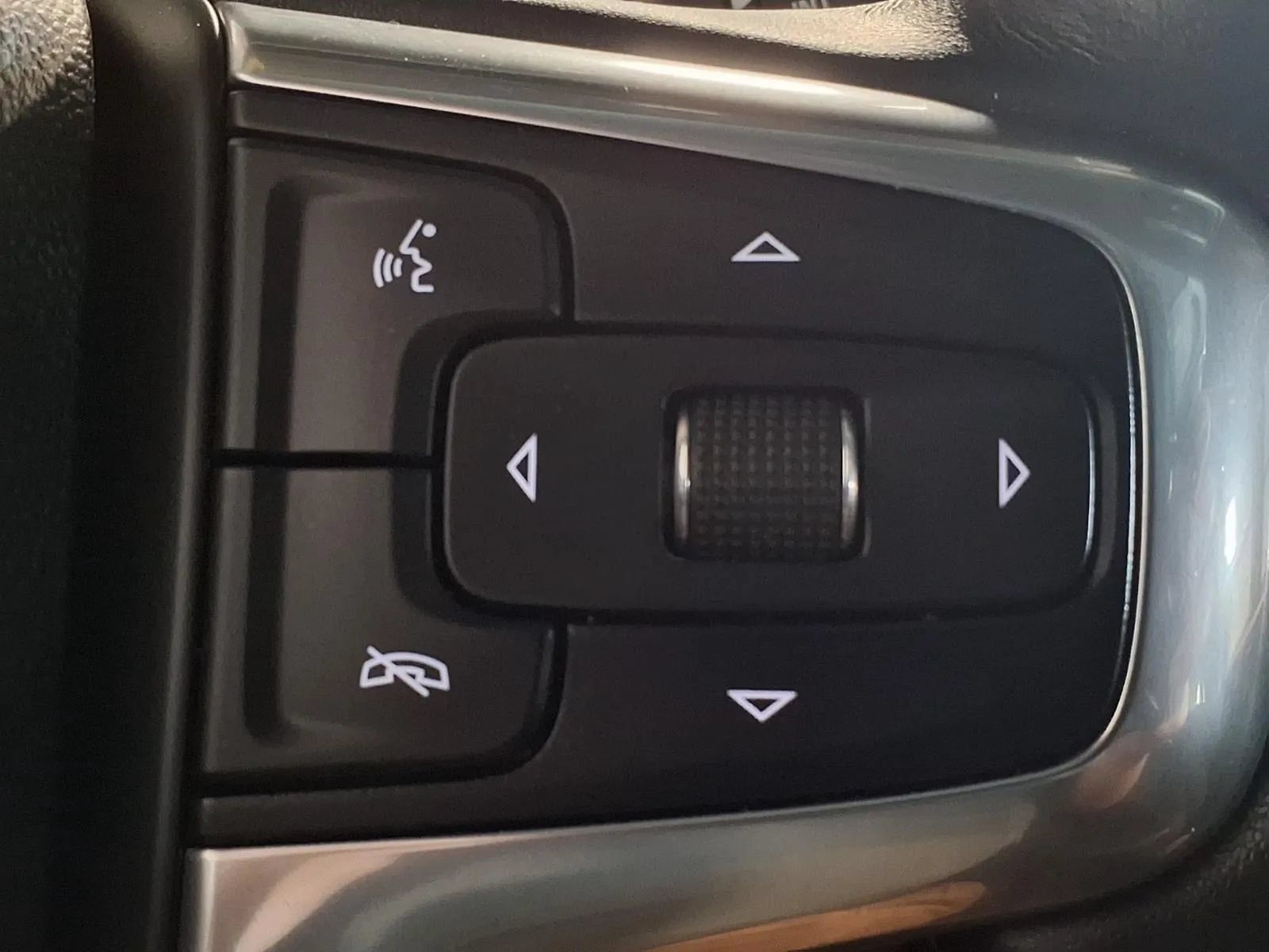 Used 2019 Chevrolet Blazer LT FWD image 25