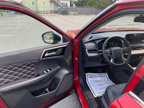 Used 2023 Mitsubishi Outlander SEL image 10