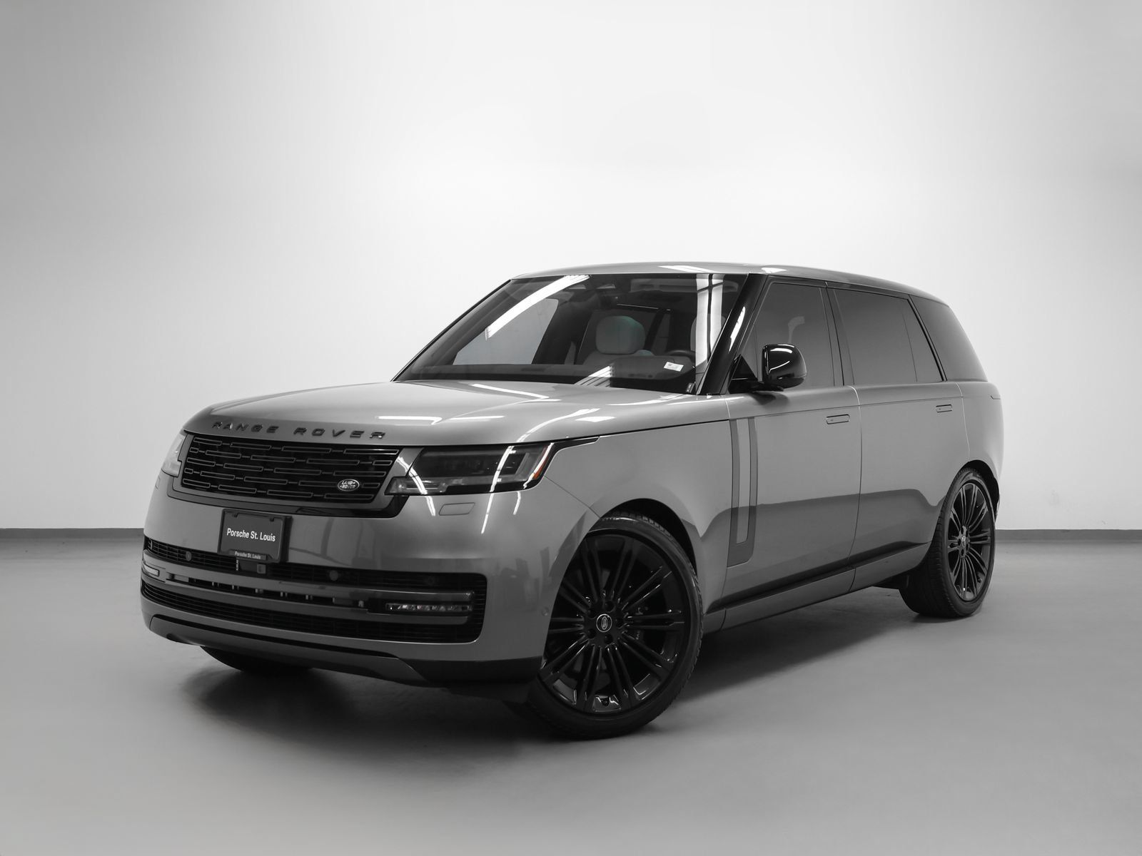 Used 2023 Land Rover Range Rover Long Wheelbase SE AWD/4WD image 1