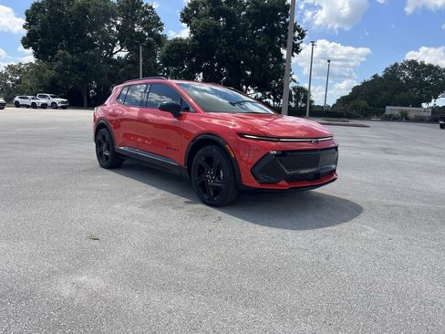 New 2025 Chevrolet Equinox EV RS image 2