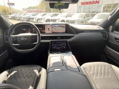 Used 2025 INFINITI QX80 Autograph image 13