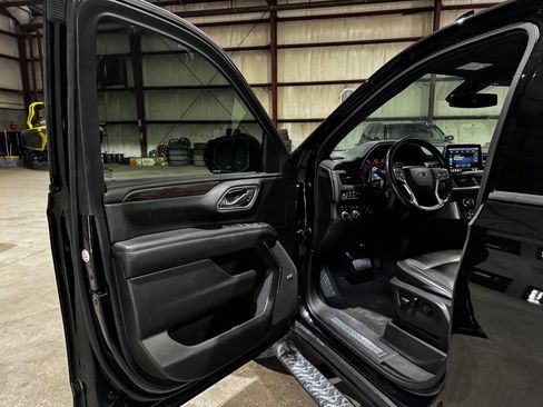 Used 2021 Chevrolet Tahoe Z71 w/ Z71 Signature Package image 12