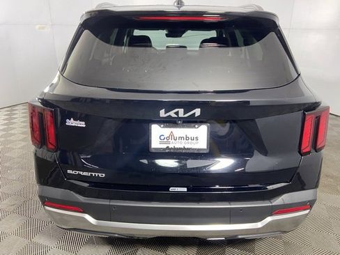 Used 2024 Kia Sorento S image 9
