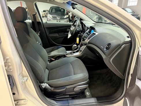 Used 2011 Chevrolet Cruze Eco image 30