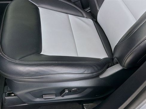 Used 2022 Ford Explorer XLT w/ Equipment Group 202A image 22