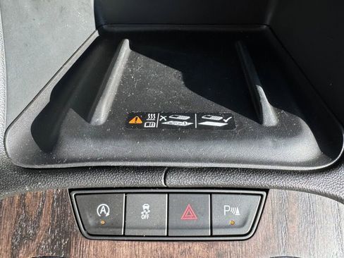 Used 2023 GMC Acadia Denali w/ Denali Technology Package image 32