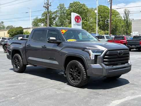 Used 2022 Toyota Tundra SR5 w/ SR5 Convenience Package AWD/4WD image 1