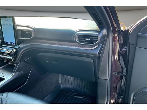 Used 2022 Ford Explorer Platinum w/ Equipment Group 601A AWD/4WD image 18