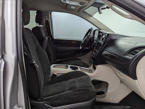 Used 2016 Dodge Grand Caravan SXT w/ Rear Park Assist Package image 19