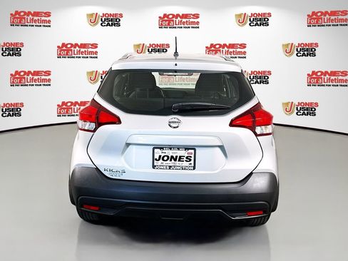 Used 2019 Nissan Kicks S image 13