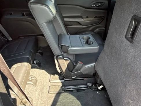 Used 2023 GMC Acadia SLT AWD/4WD image 35
