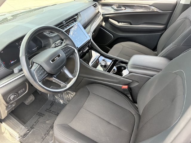 Used 2022 Jeep Grand Cherokee Laredo w/ Luxury Tech Group I AWD/4WD image 19
