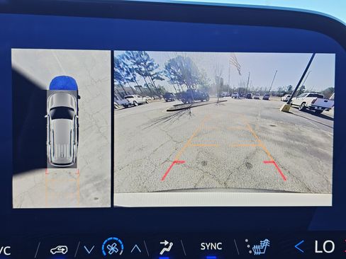 Used 2024 Chevrolet Traverse LT image 29