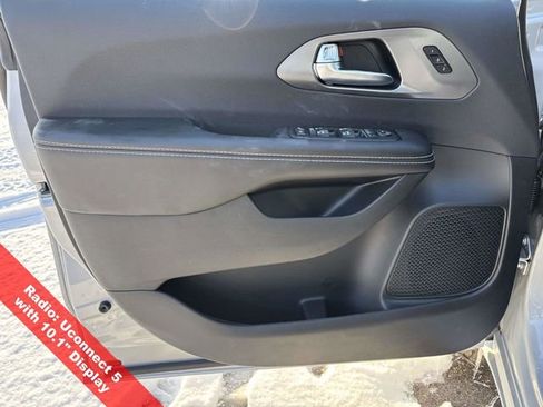 New 2026 Chrysler Pacifica Select w/ S Appearance Package image 18