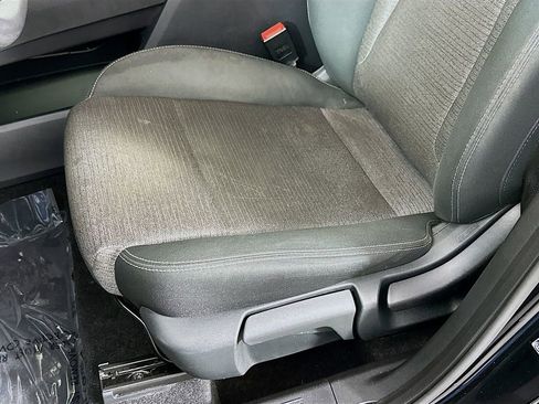 Used 2021 Nissan Rogue S image 27