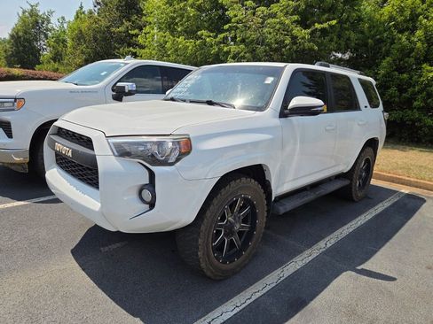 Used 2019 Toyota 4Runner SR5 Premium AWD/4WD image 3