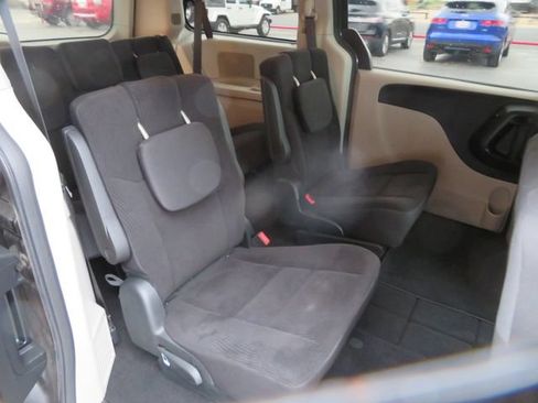 Used 2018 Dodge Grand Caravan SE w/ UConnect Hands-Free Group FWD image 14