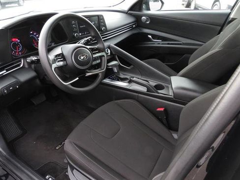 Used 2023 Hyundai Elantra SEL image 17
