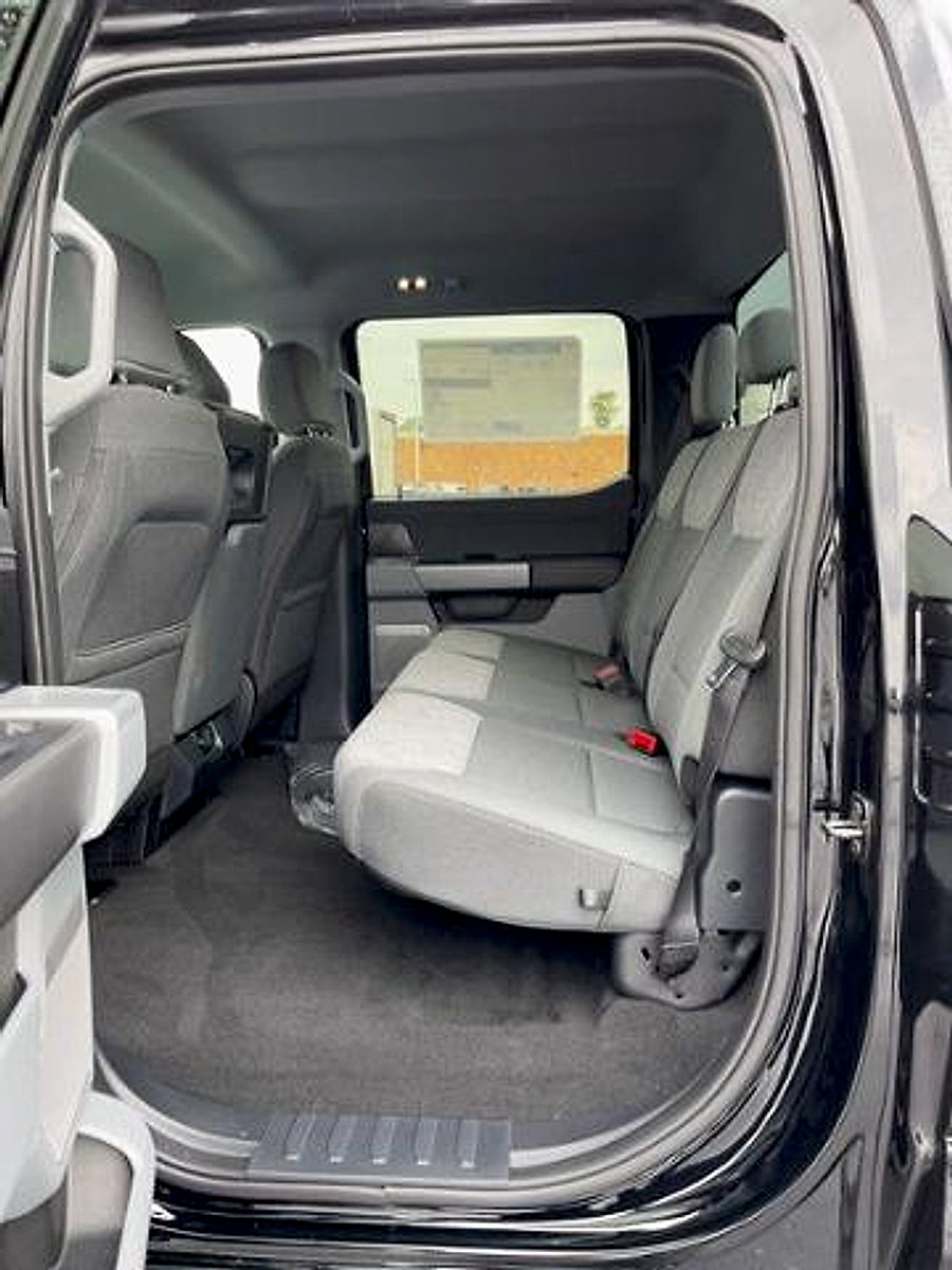 New 2027 Ford F250 XLT w/ XLT Premium Package AWD/4WD image 8