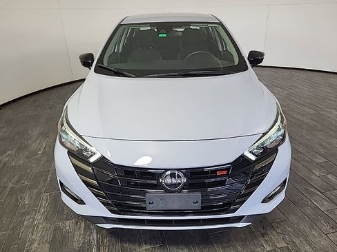 Used 2024 Nissan Versa SR image 2